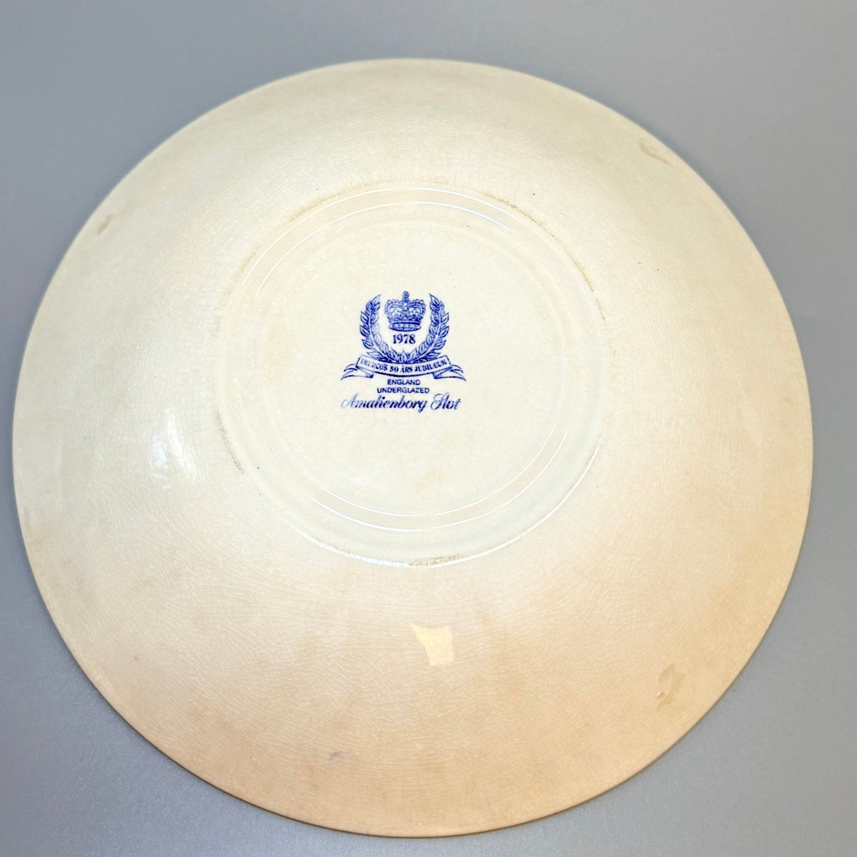Imerco jubilæumstallerken 20 cm, dyb – Amalienborg Slot fra 1978 - Frøken Lilly