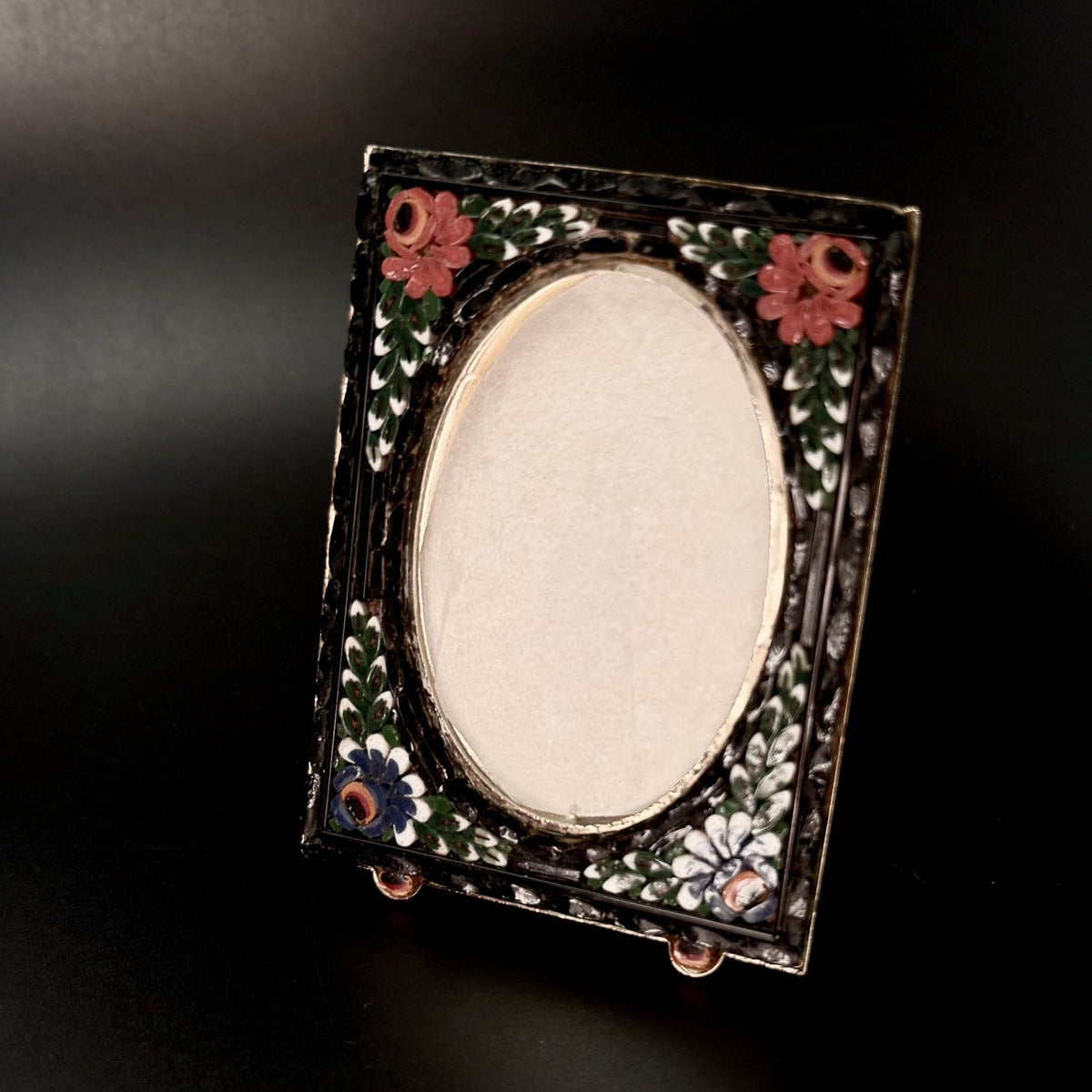 Italiensk mikromosaik fotoramme i forgyldt messing med blomster, 1920 - 1950 - Frøken Lilly