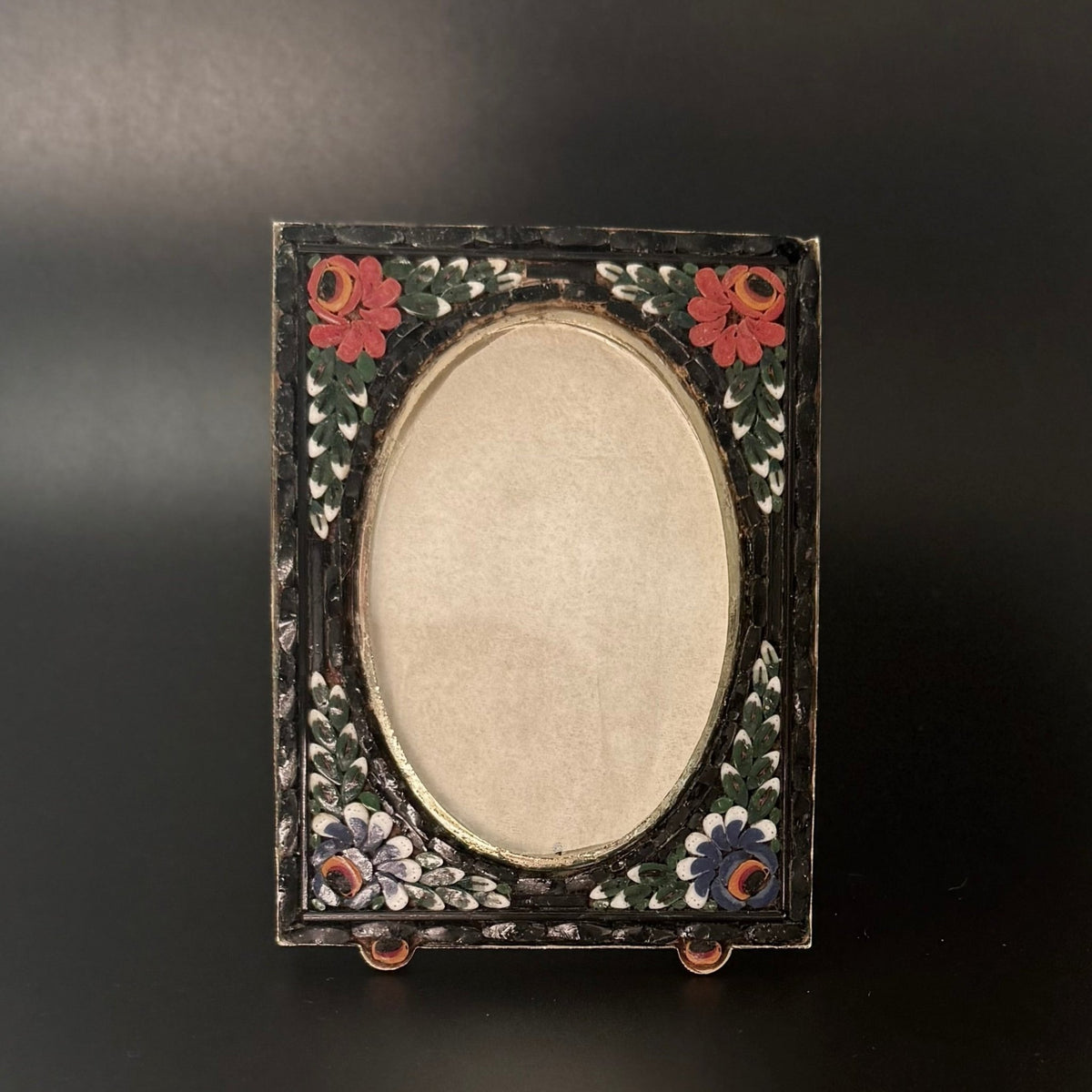 Italiensk mikromosaik fotoramme i forgyldt messing med blomster, 1920 - 1950 - Frøken Lilly