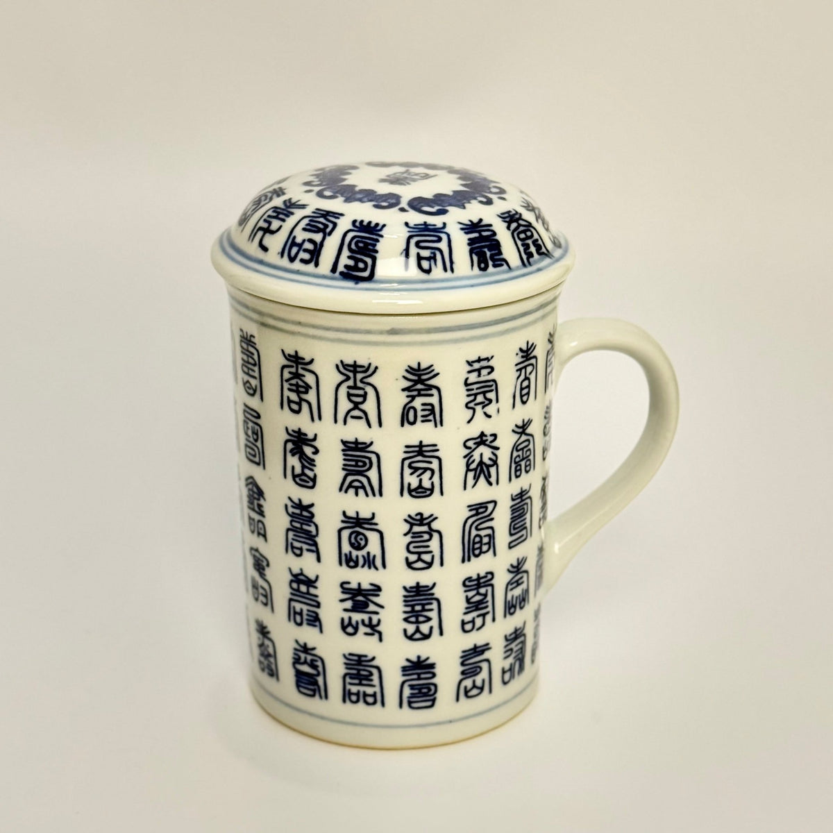 Kinesisk porcelænskrus med låg, blå/hvid kalligrafi, orientalsk stil - Frøken Lilly