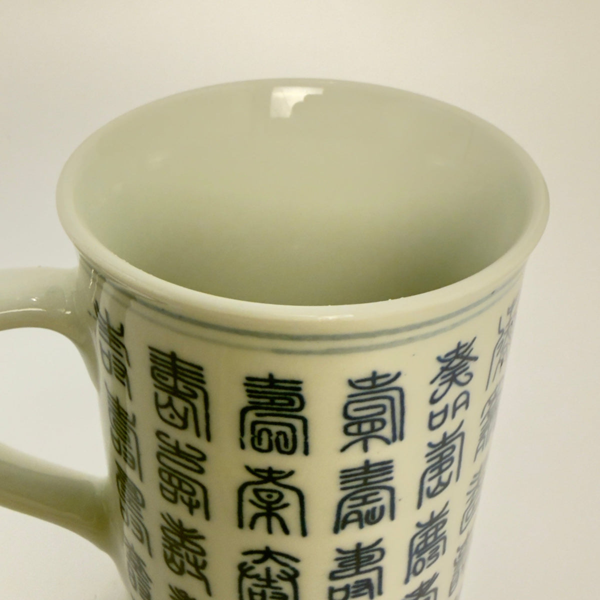Kinesisk porcelænskrus med låg, blå/hvid kalligrafi, orientalsk stil - Frøken Lilly
