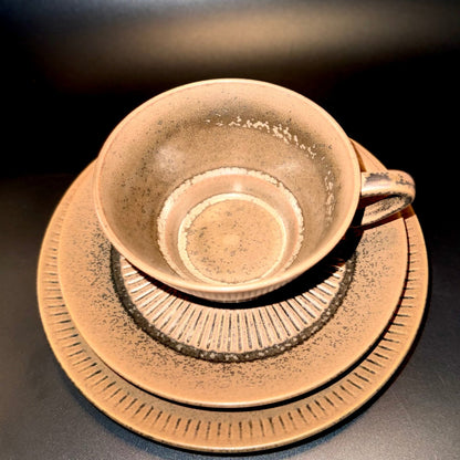 Knabstrup Nødebo kaffetrio i brun stentøj – Johannes Hansen, 1966–1972