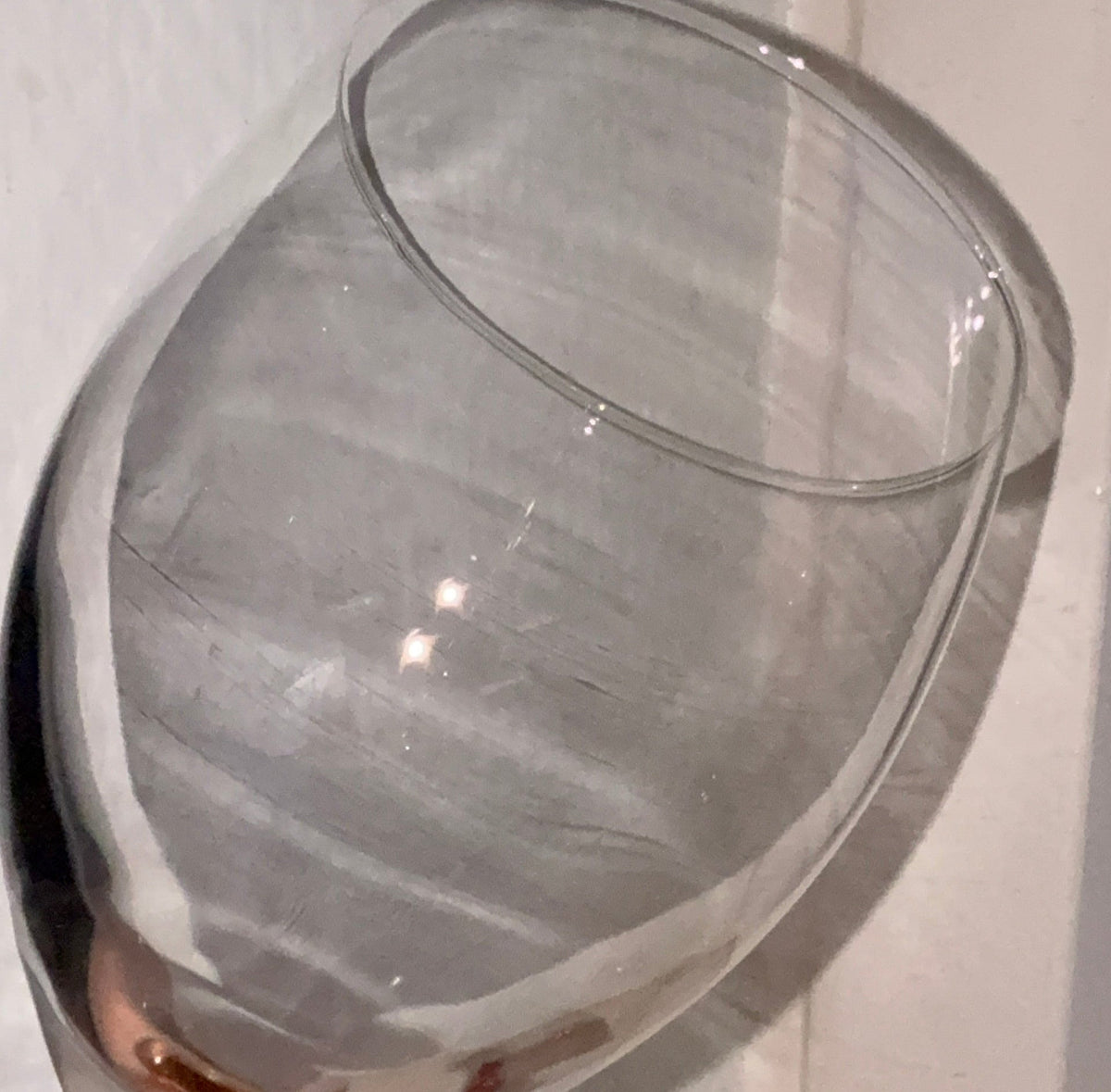 Luminarc hvidvinsglas med rosafarvet stilk – fransk vintage - Frøken Lilly