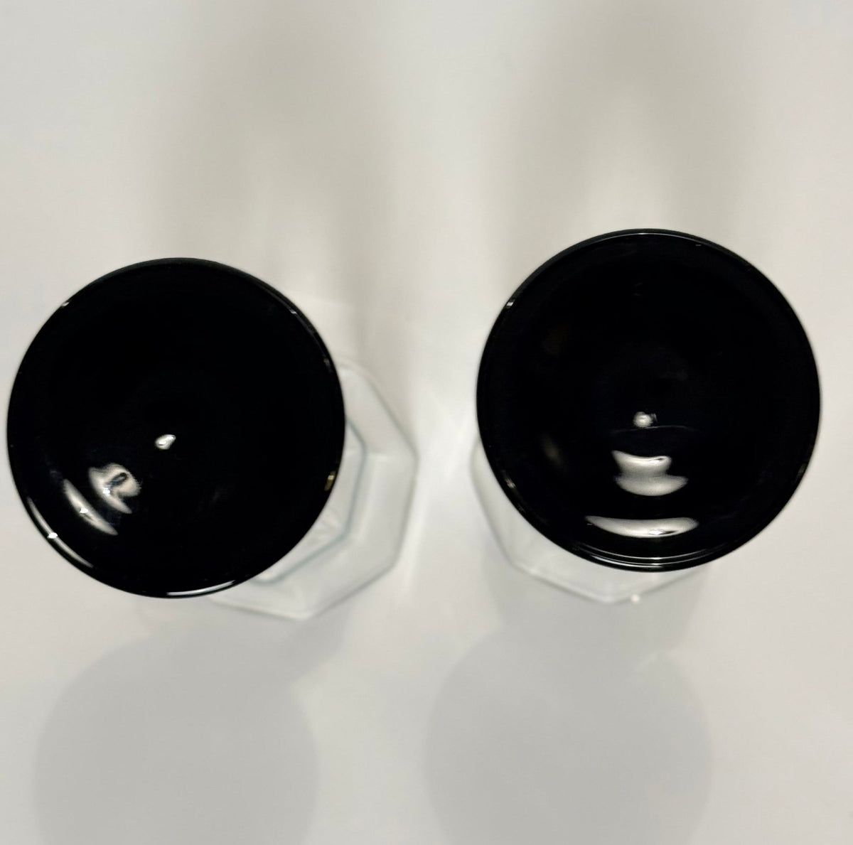 Luminarc Octime rødvinsglas med sort stilk — fransk retrodesign fra 80’erne - Frøken Lilly
