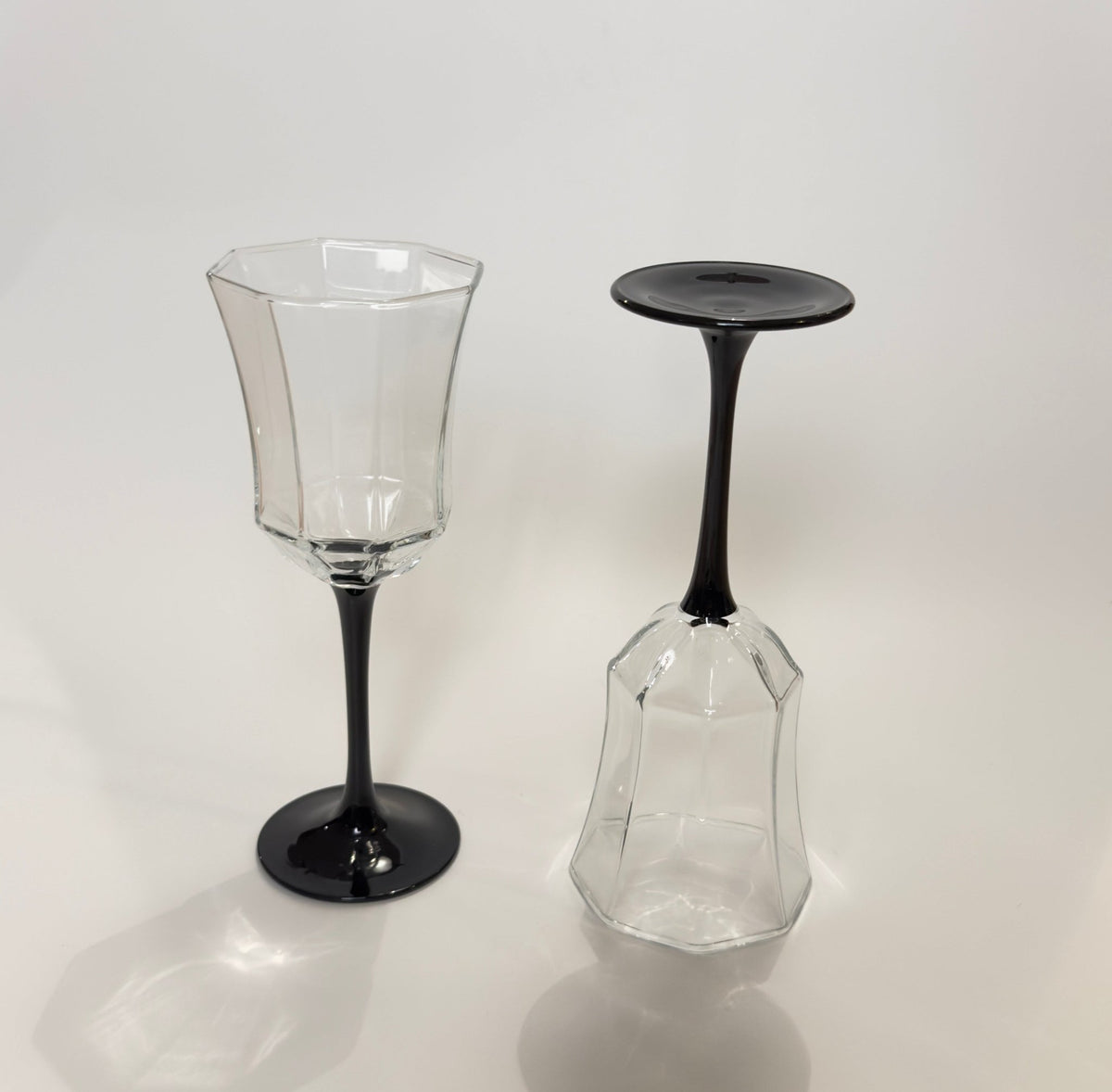 Luminarc Octime rødvinsglas med sort stilk — fransk retrodesign fra 80’erne - Frøken Lilly