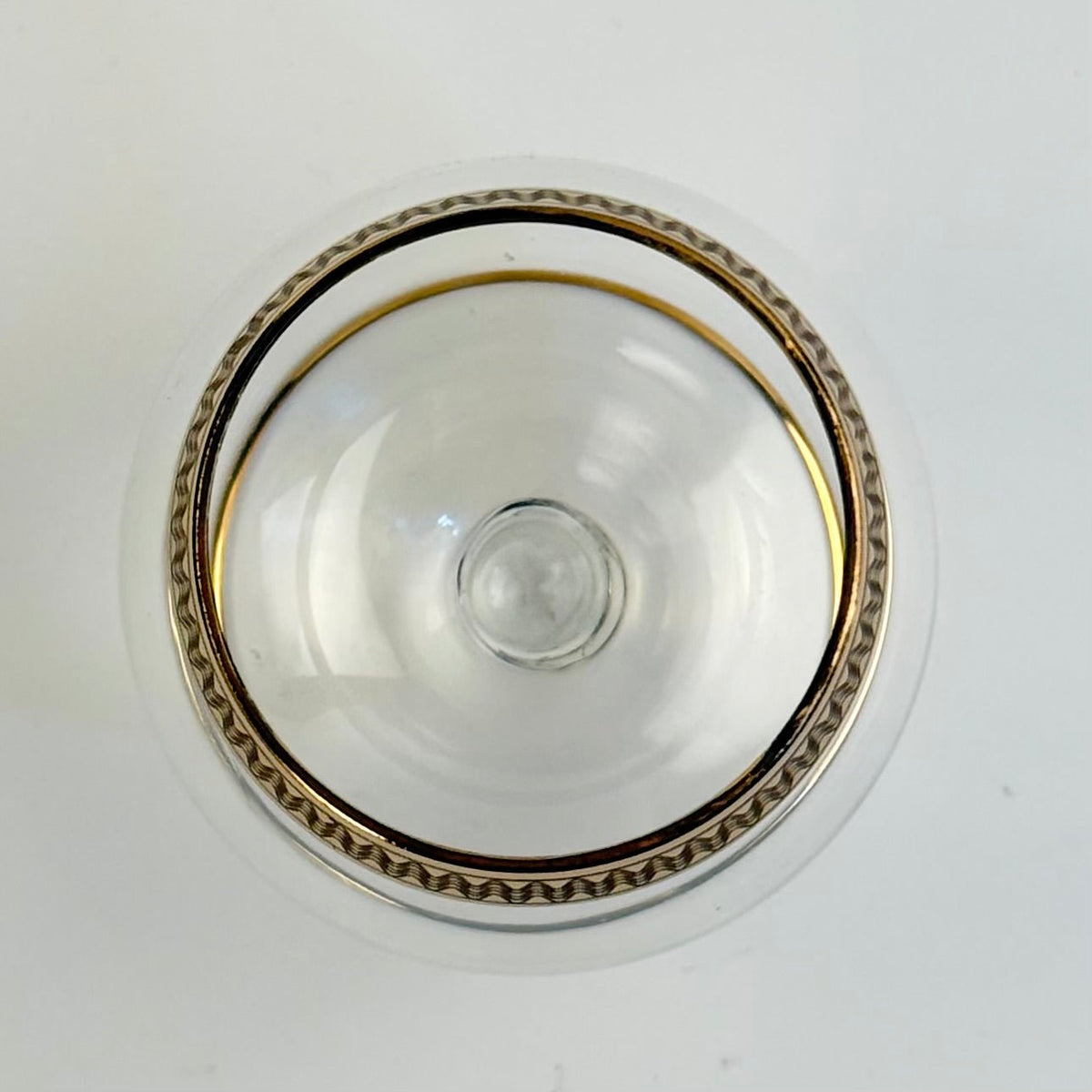 Lyngby Glas Tosca cognacglas i krystal med bred ciseleret guldkant, 1960'erne - Frøken Lilly