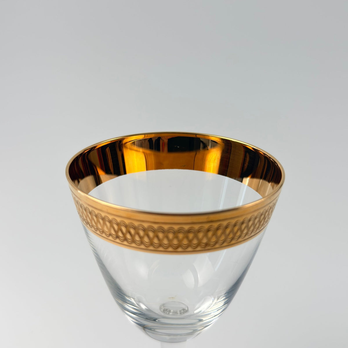 Lyngby Glas Tosca hvidvinsglas i krystal med bred ciseleret guldkant, 1960'erne - Frøken Lilly