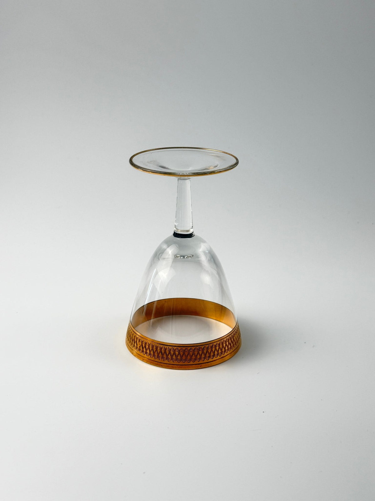 Lyngby Glas Tosca hvidvinsglas i krystal med bred ciseleret guldkant, 1960'erne - Frøken Lilly