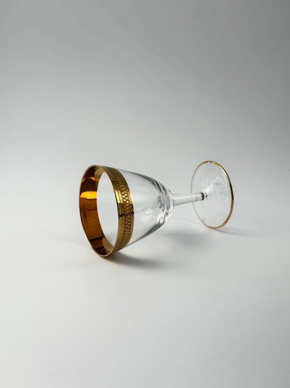 Lyngby Glas Tosca hvidvinsglas i krystal med bred ciseleret guldkant, 1960'erne - Frøken Lilly