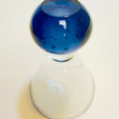 Martiniglas med blå glaskuglestilk – midcentury stil - Frøken Lilly