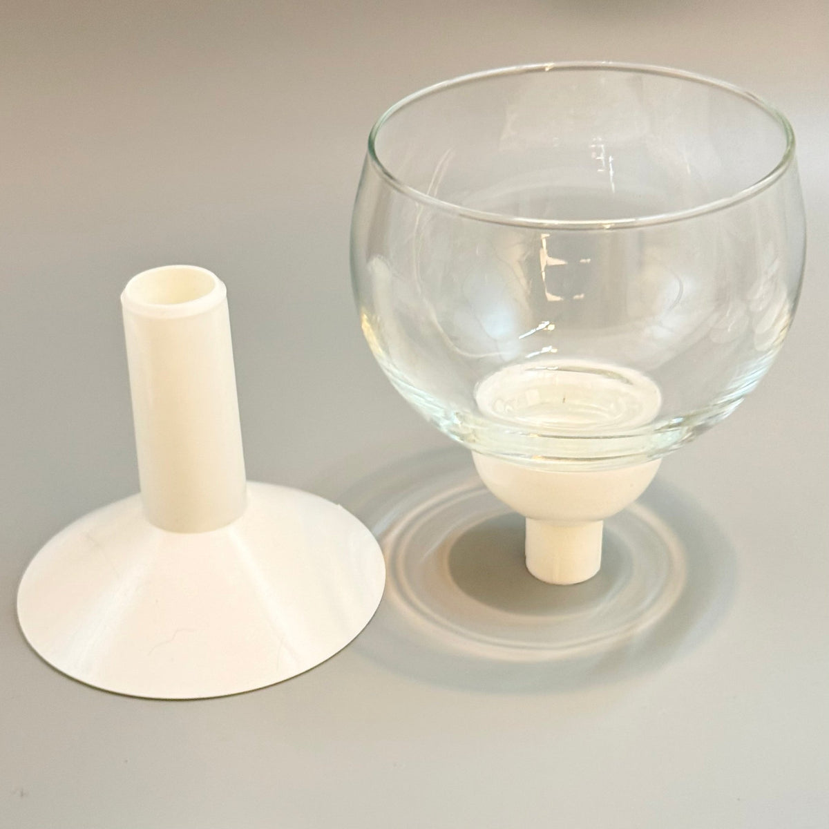 Originale Bodum Oktett vinglas, hvid plaststilk, dansk design af Carsten Jørgensen, 1970'erne - Frøken Lilly