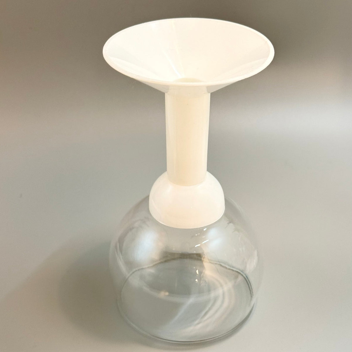 Originale Bodum Oktett vinglas, hvid plaststilk, dansk design af Carsten Jørgensen, 1970'erne - Frøken Lilly