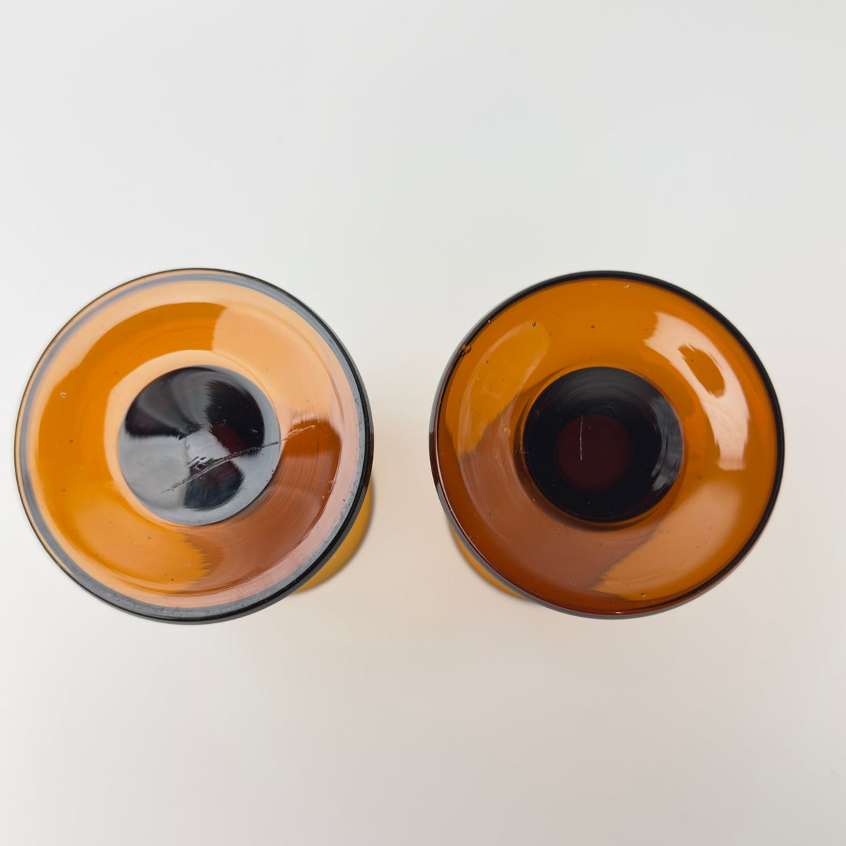 Ravfarvede snapseglas - formentlig Älghults Glasbruk, 1970’erne - 4 stk. - Frøken Lilly