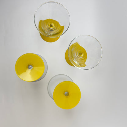 Retro martiniglas med gul stilk og fod – cocktailglas 1970'erne - Frøken Lilly