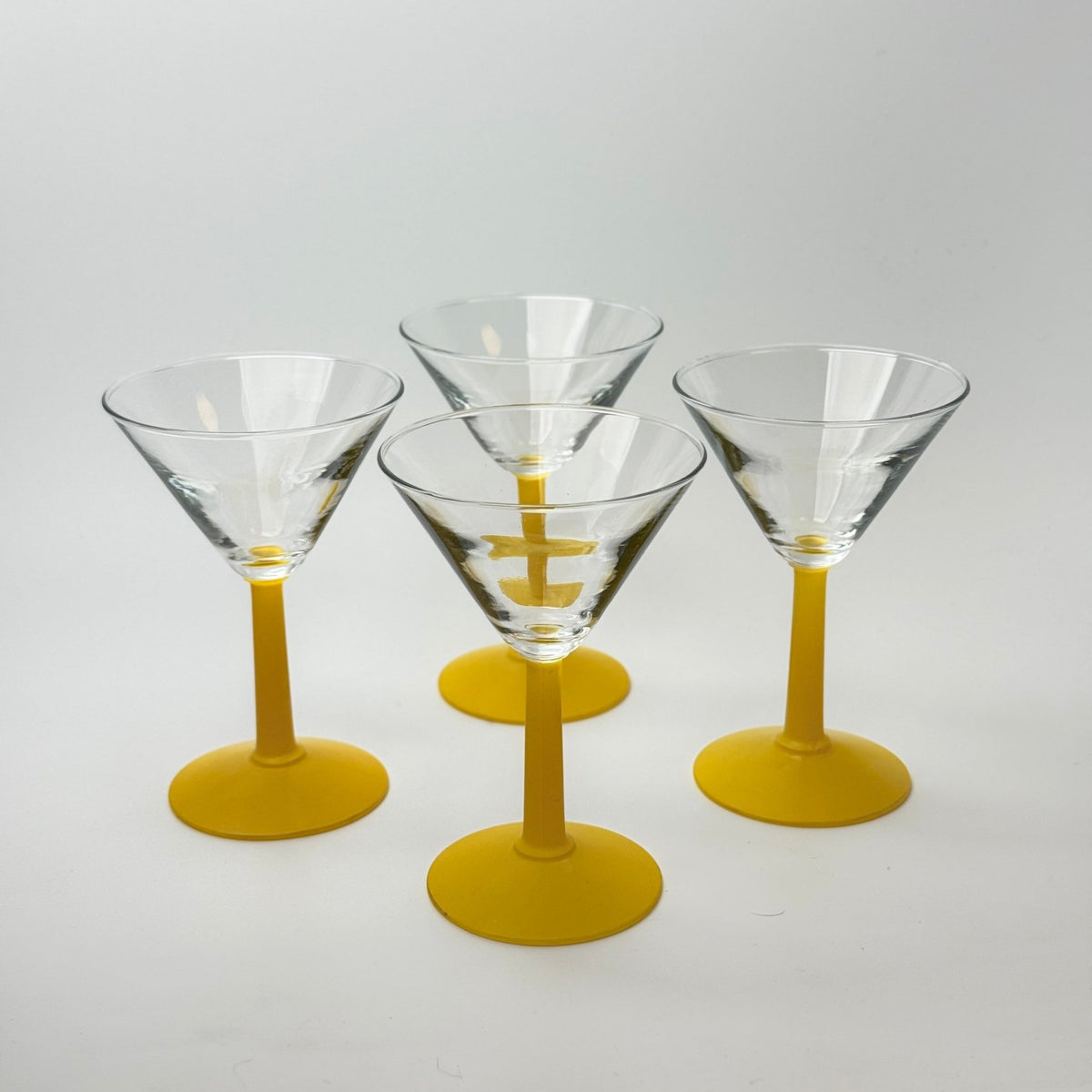 Retro martiniglas med gul stilk og fod – cocktailglas 1970'erne - Frøken Lilly