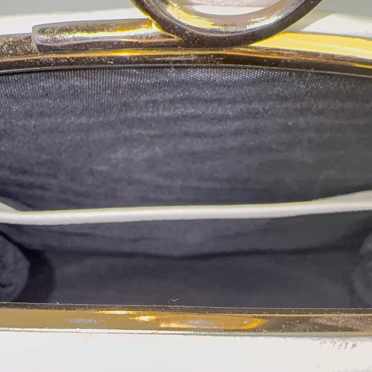 Skøn hvid clutch lædertaske med wristlet rem – 1960 - Frøken Lilly