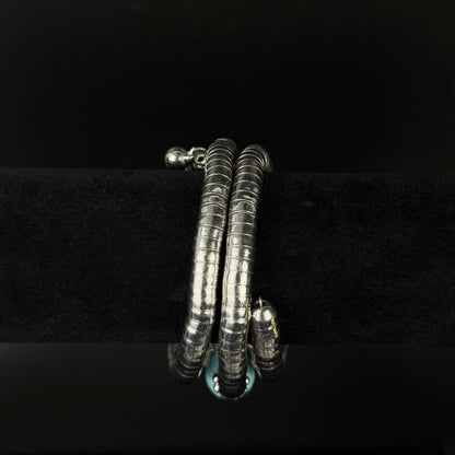 Statement armbånd med turkisfarvede og sølvfarvede detaljer - Frøken Lilly