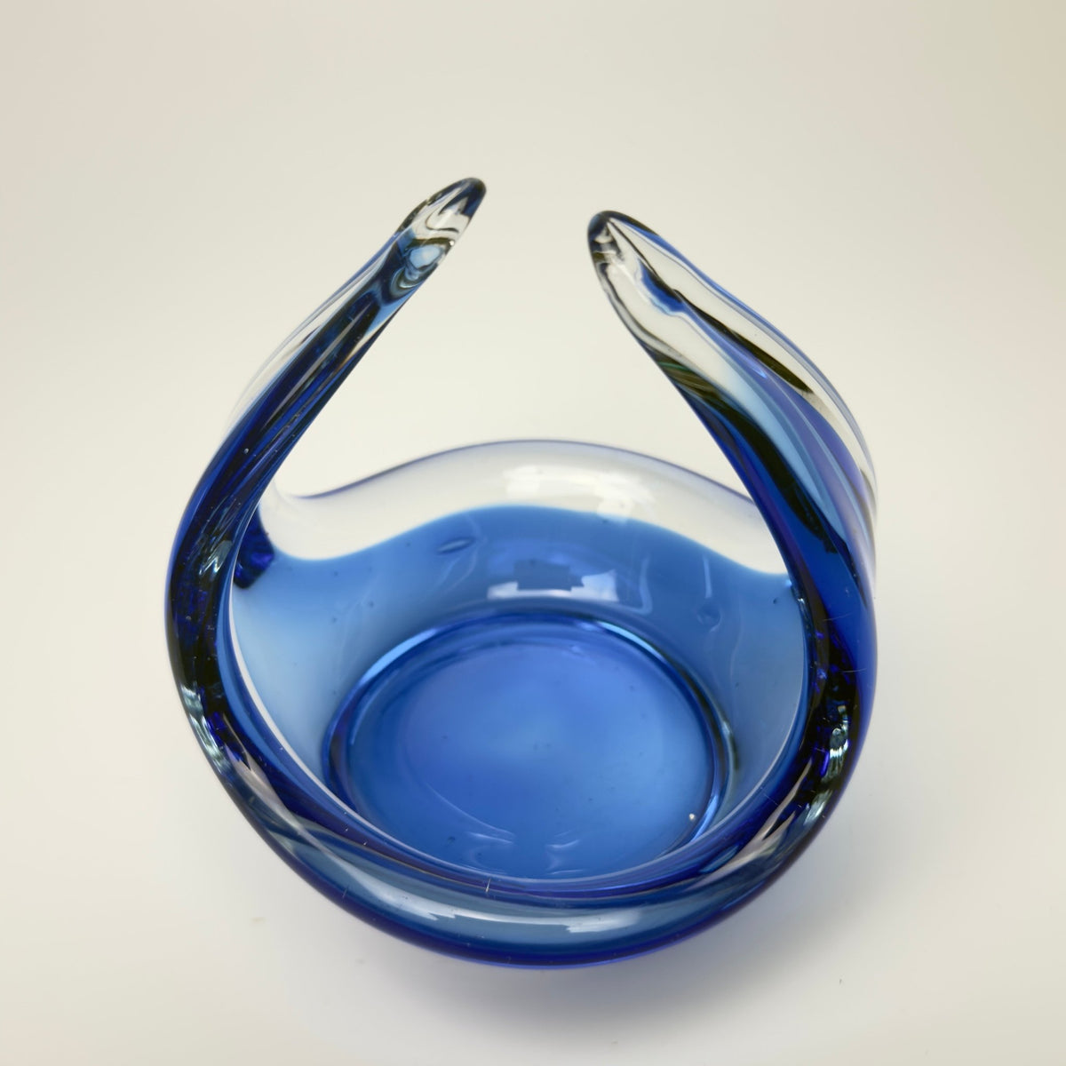 Svensk blå kunstglasskål i stil med Flygsfors 1950/60 - Frøken Lilly