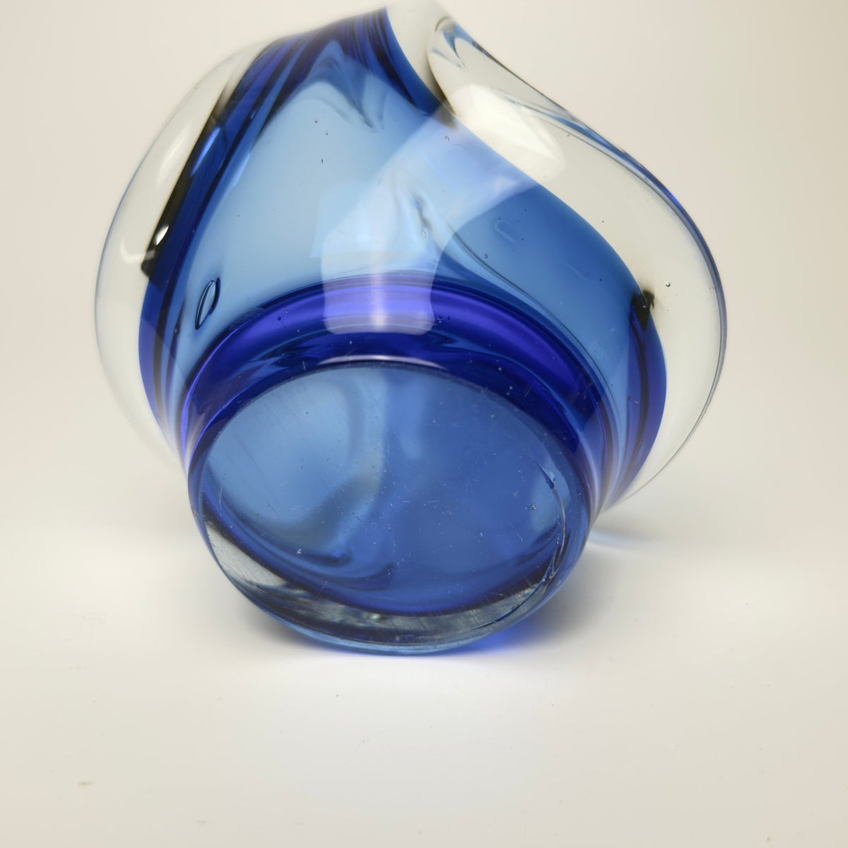 Svensk blå kunstglasskål i stil med Flygsfors 1950/60 - Frøken Lilly