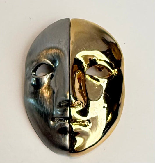 Svensk design broche med dobbelt maske – MärkesMännen / Electrolux Wascator - Frøken Lilly