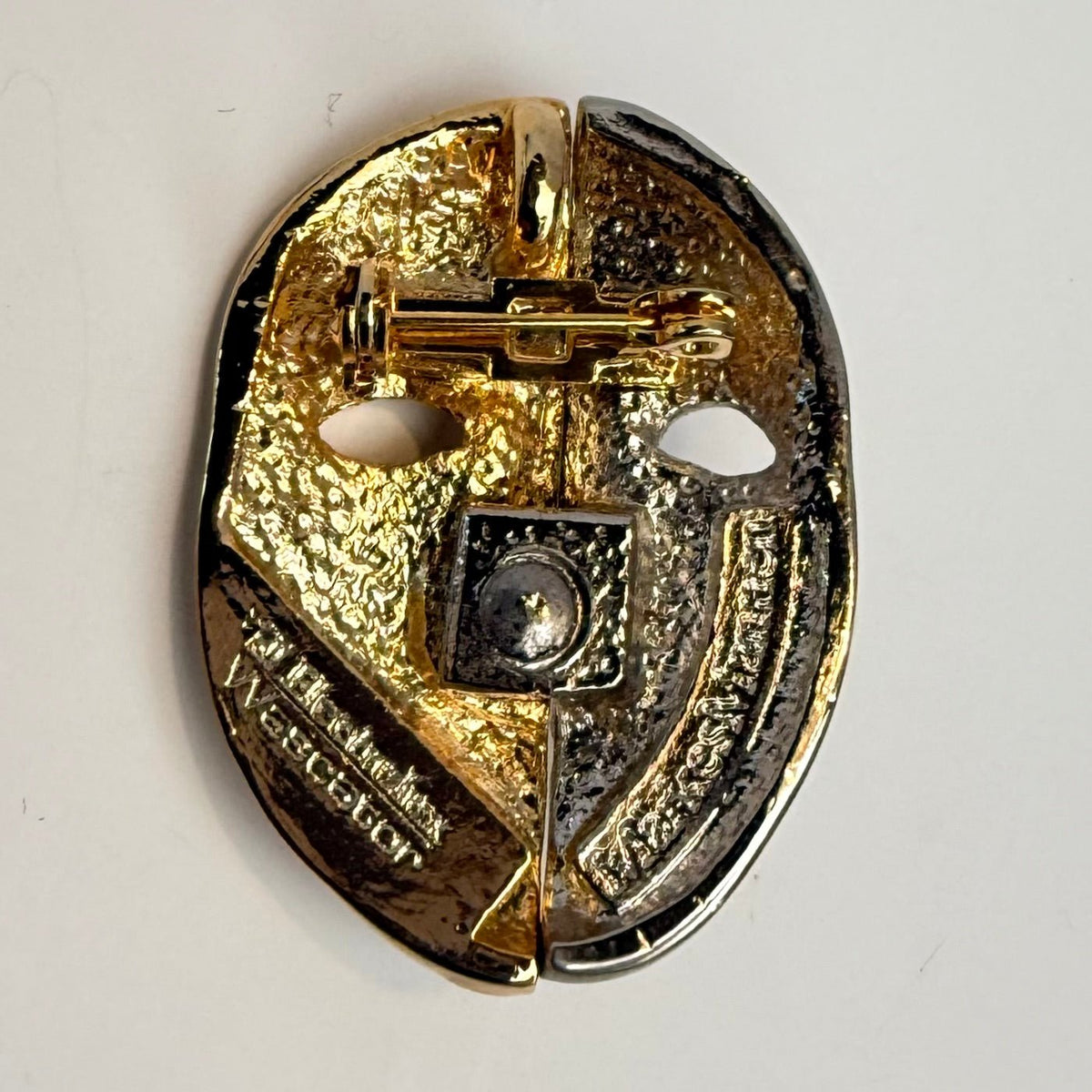 Svensk design broche med dobbelt maske – MärkesMännen / Electrolux Wascator - Frøken Lilly
