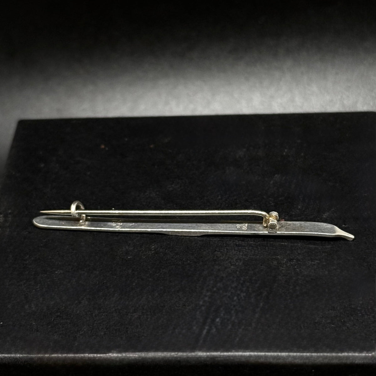 Svensk sølvbroche i 830 sølv fra 1937 - langrendsski Sam Pettersson - Frøken Lilly