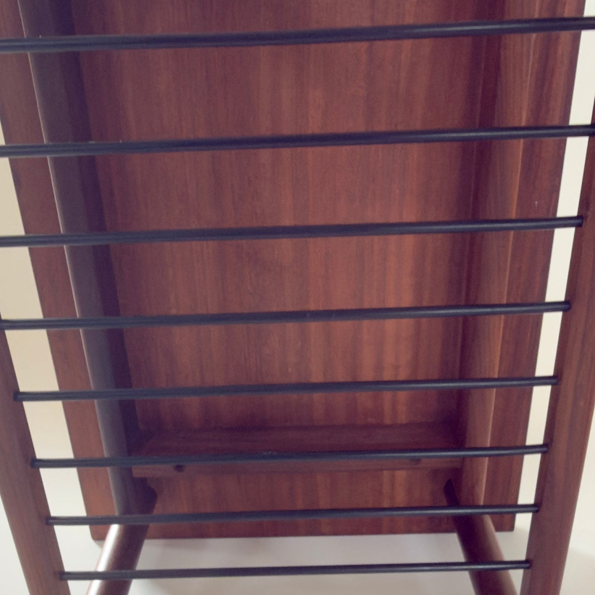 Teak rullebord / sidebord med messingdetaljer – det dansk design stil - Frøken Lilly