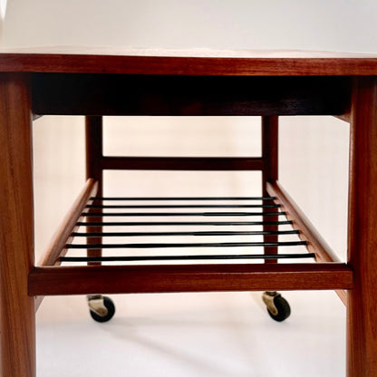 Teak rullebord / sidebord med messingdetaljer – det dansk design stil - Frøken Lilly
