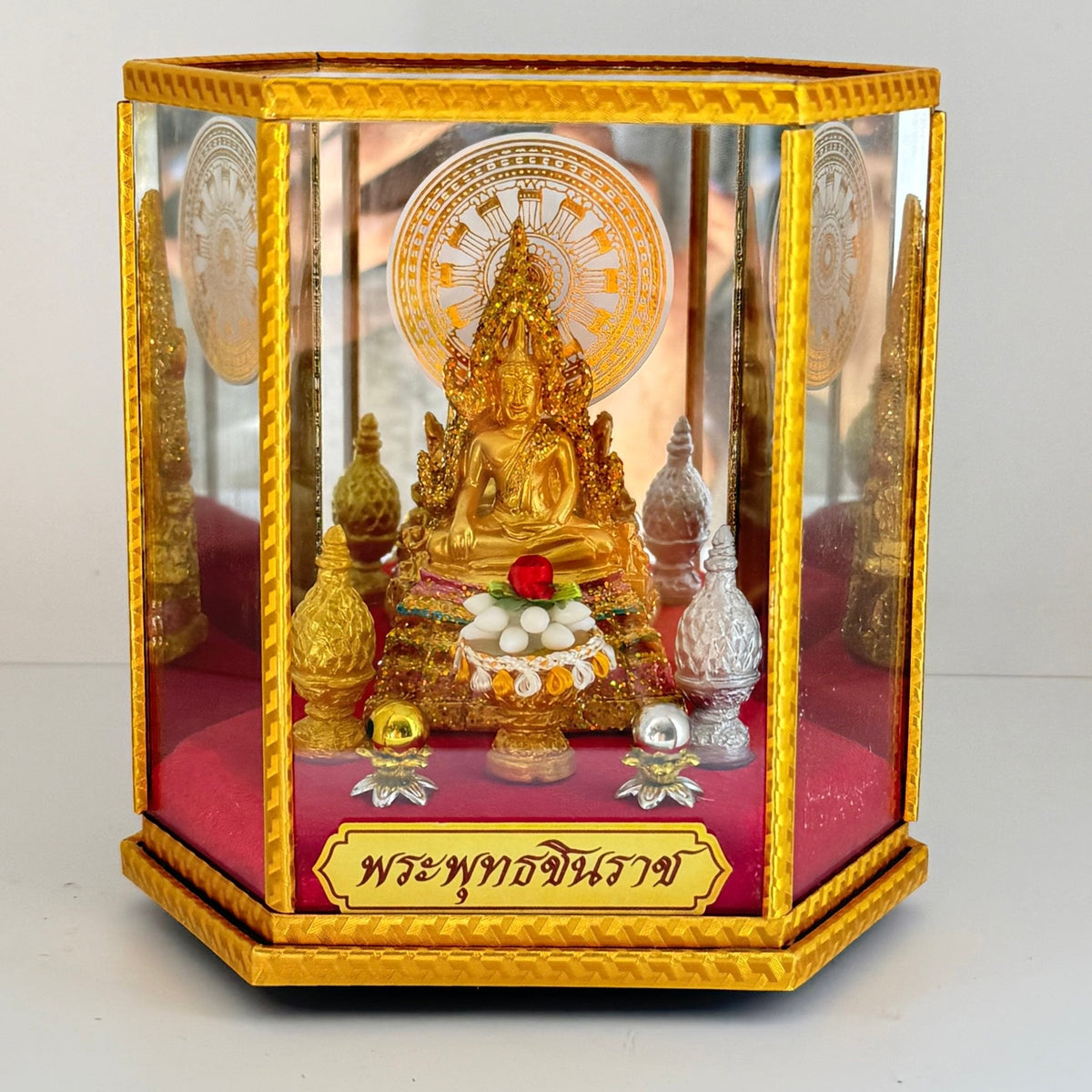 Thailandsk Phra Phuttha Chinnarat Buddha i montre - Frøken Lilly