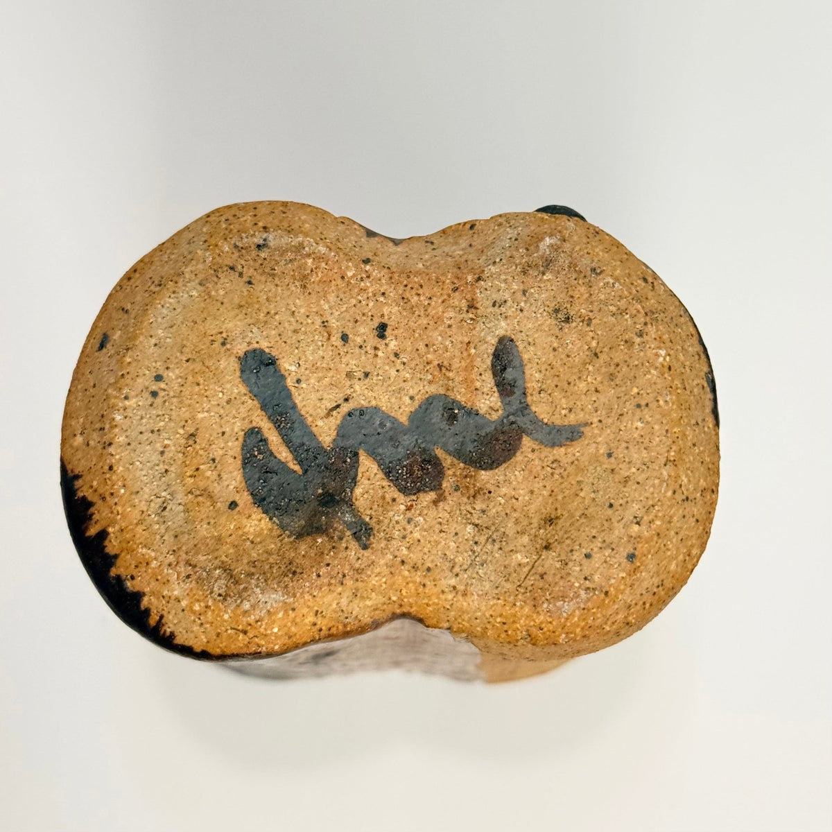 Tue Poulsen keramikvase i stentøj – organisk form, brun/sand glasur, 1960’erne - Frøken Lilly