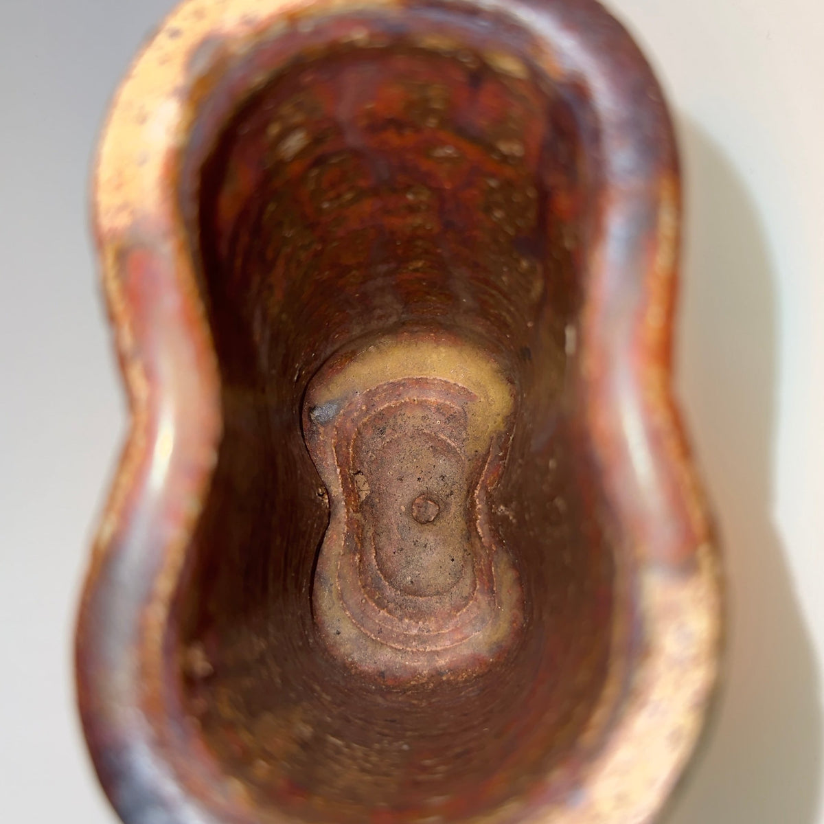 Tue Poulsen keramikvase i stentøj – organisk form, brun/sand glasur, 1960’erne - Frøken Lilly
