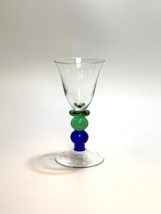 Vinglas med dekorativ stilk og grønne og blå glaskugler – midcentury design - Frøken Lilly
