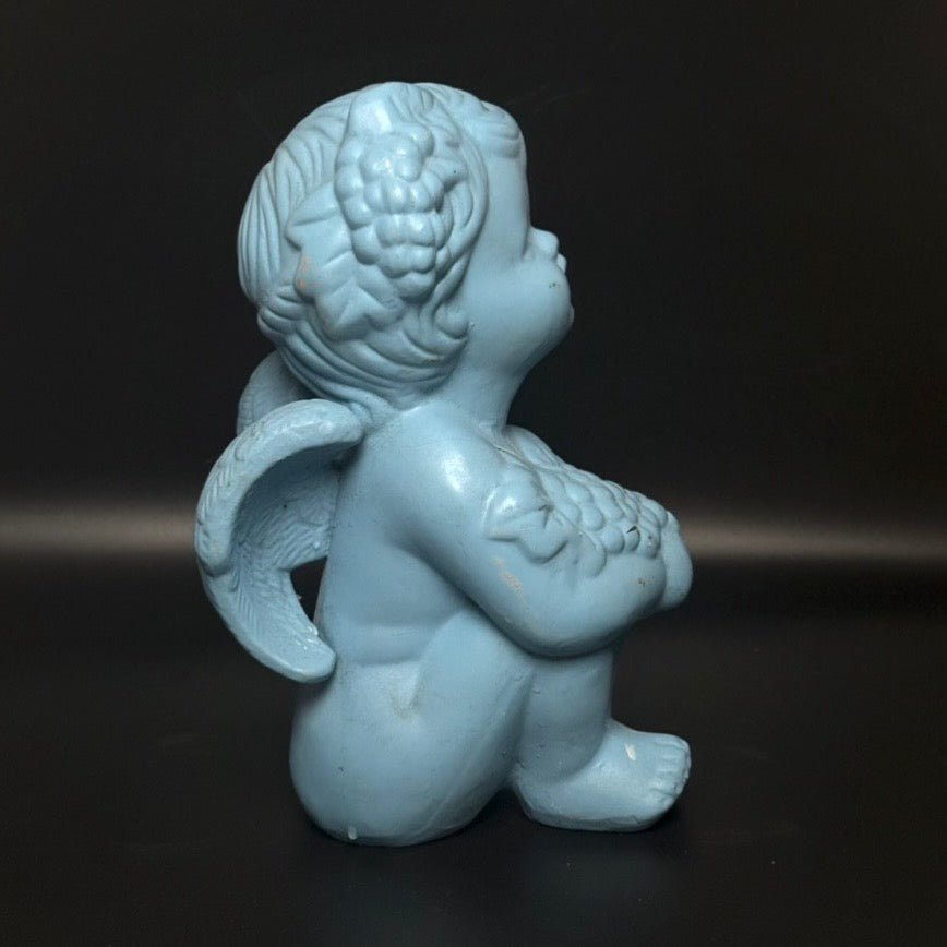 Vintage englebarn figur i keramik – lyseblå kerub - Frøken Lilly