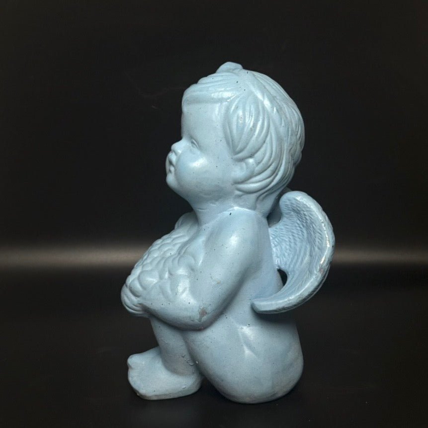 Vintage englebarn figur i keramik – lyseblå kerub - Frøken Lilly