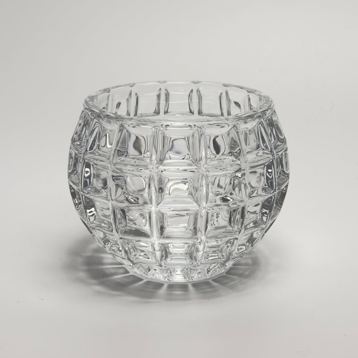 Vintage fyrfadstage i kraftigt klart glas med kubisk mønster - Frøken Lilly