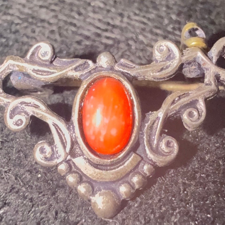 Vintage PIPIS 925 sølvbroche med naturlig koral – Græsk design - Frøken Lilly
