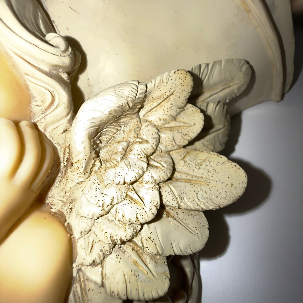 Vintage vægkonsol med engel - cherub i polyresin 22 cm - Frøken Lilly