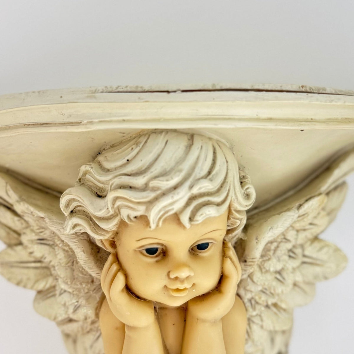 Vintage vægkonsol med engel - cherub i polyresin 22 cm - Frøken Lilly